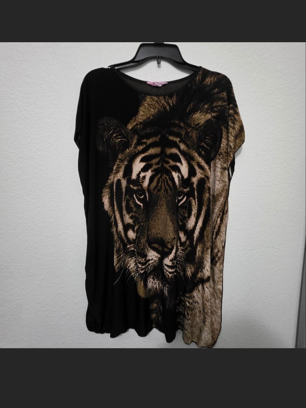 5th & Love Black Top with Brown Tiger Face Print